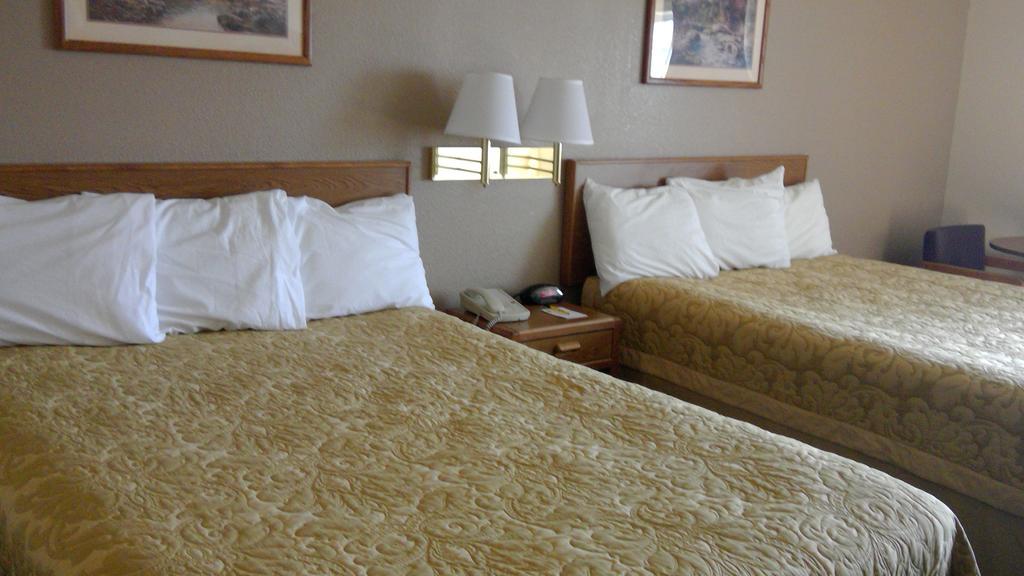 Super 8 By Wyndham Battle Mountain Quarto foto