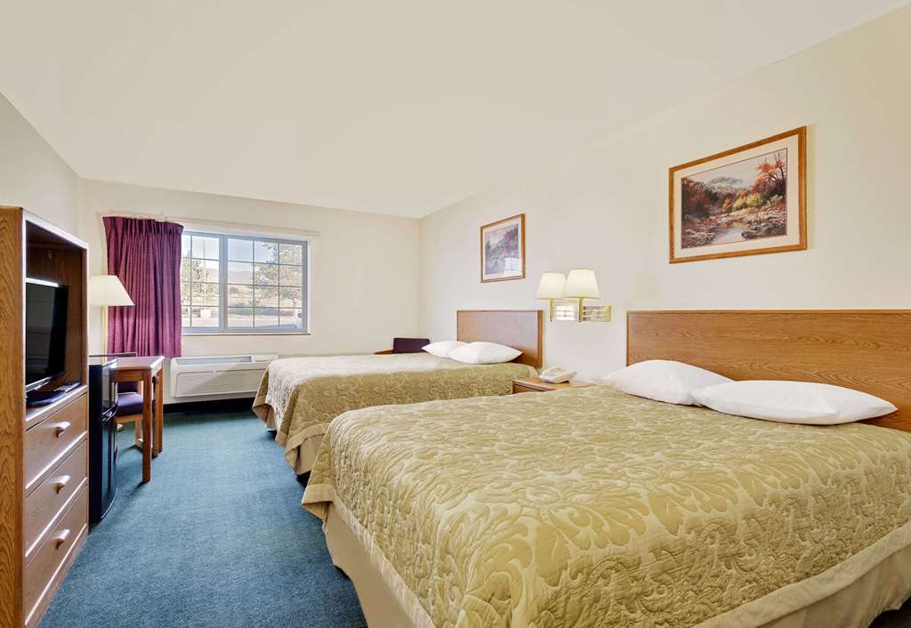 Super 8 By Wyndham Battle Mountain Quarto foto